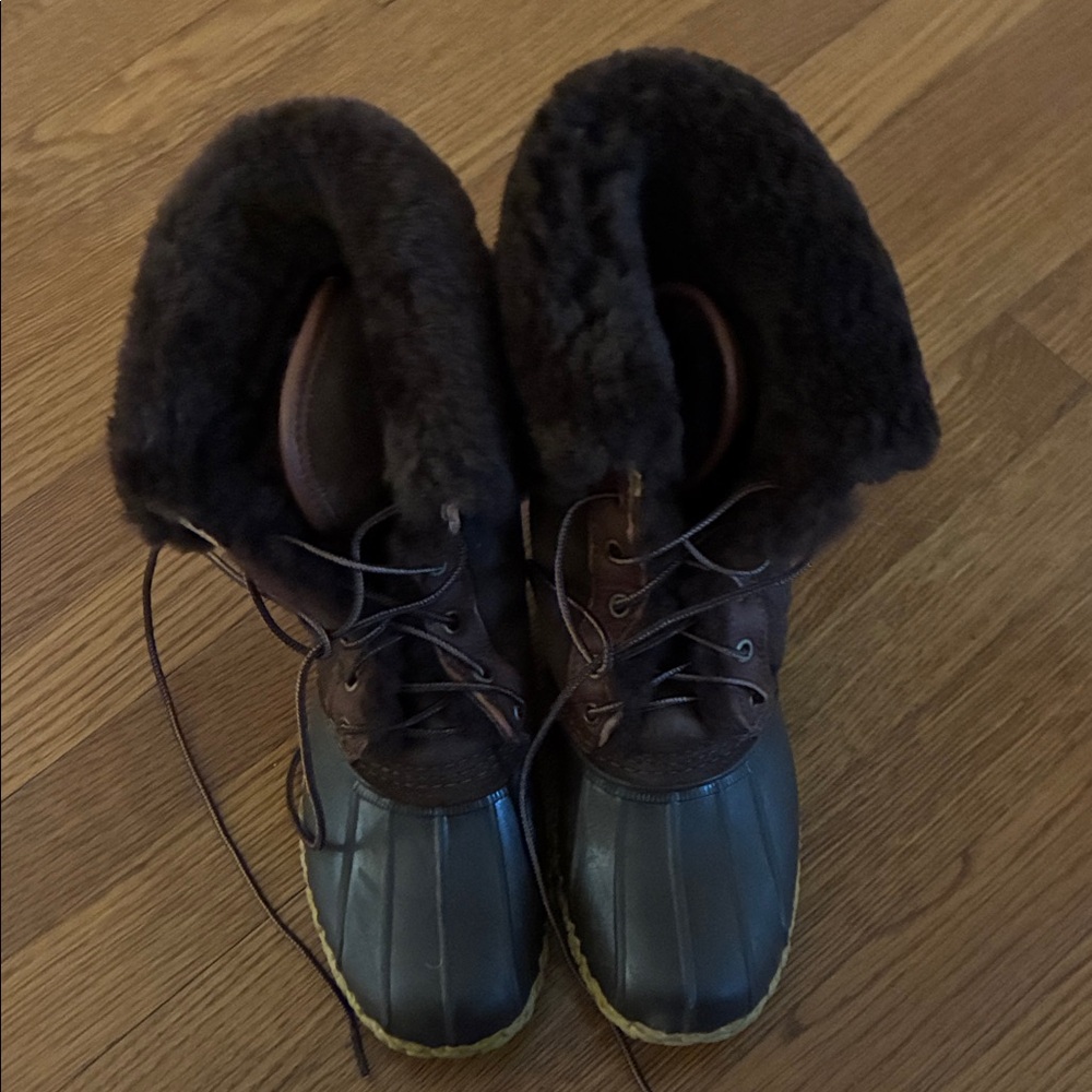 LLBean Unused Brown and Black Fur-Lined Snowboots